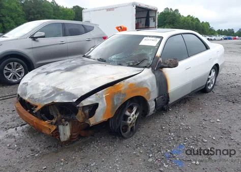 2001 Lexus Es 300 z USA, uszkodzony, nr VIN JT8BF28G110330301